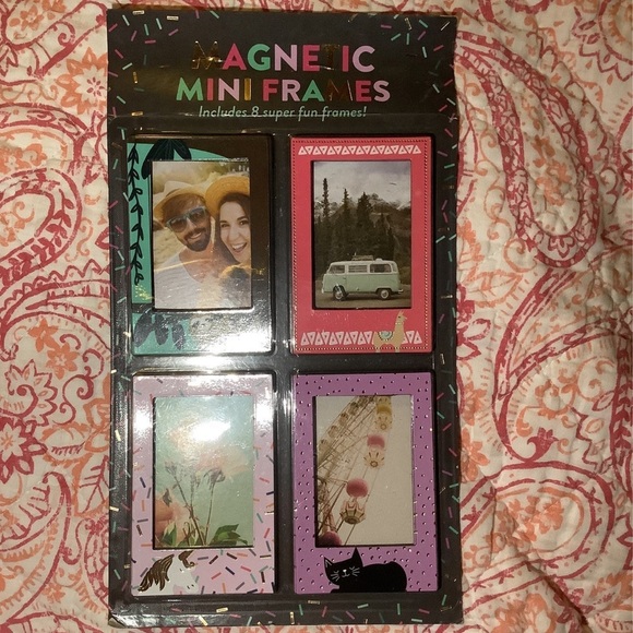 Magnetic Mini Frames - includes 8 super fun frames - Picture 2 of 3